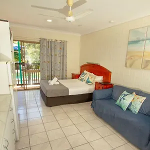 3* Motel Tropical Palms & 4wd Hire